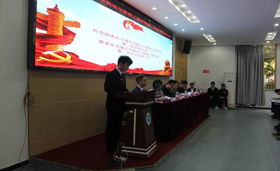 图片包含 地板, 室内, 房间, 男人描述已自动生成